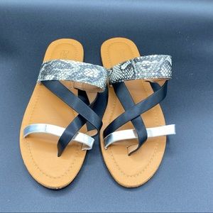 Catherine Malandrino Nikki Cross Snakeskin Sandal Flats 8.5